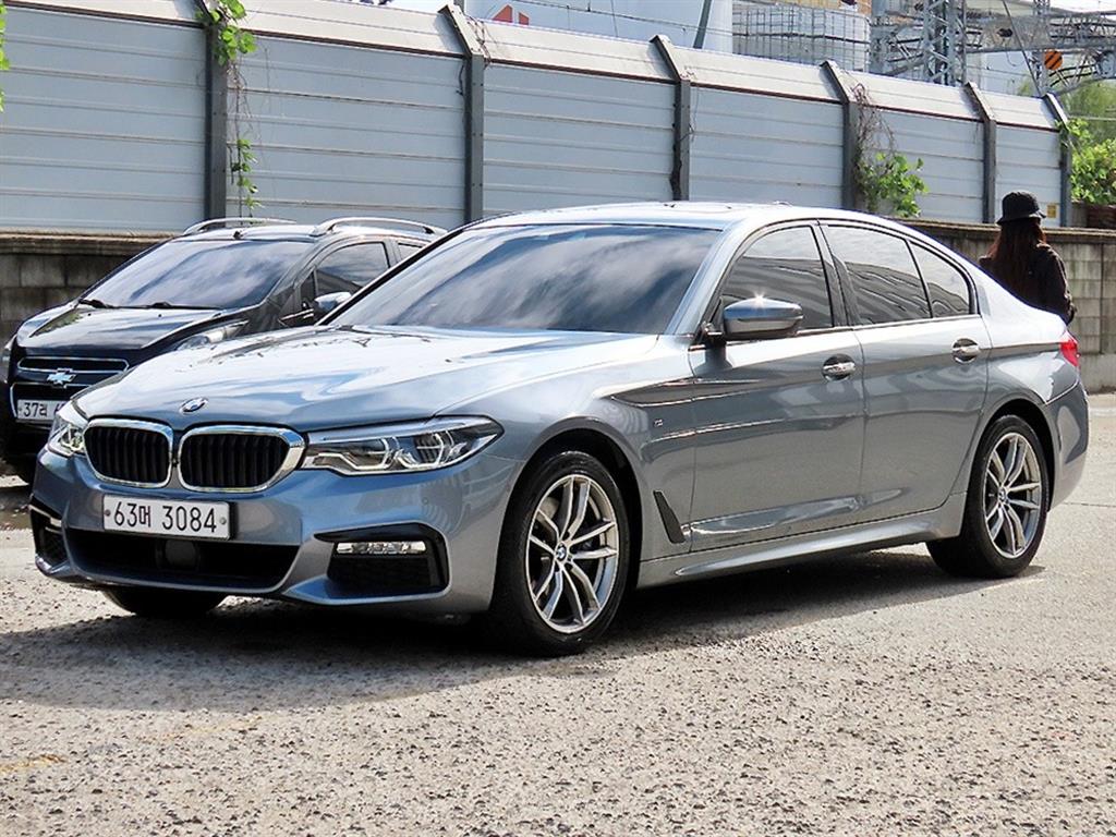 BMW 5시리즈 530i xDrive M 스포츠 플러스 사진 2/20