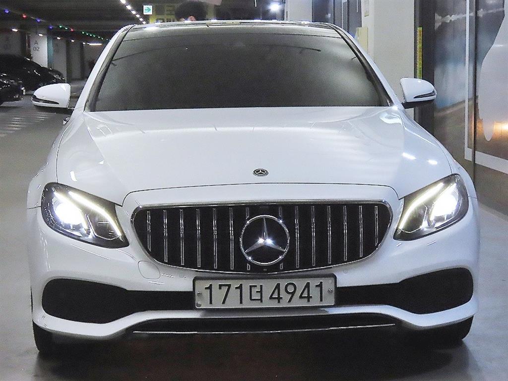 벤츠 E 클래스 E300 아방가르드 사진