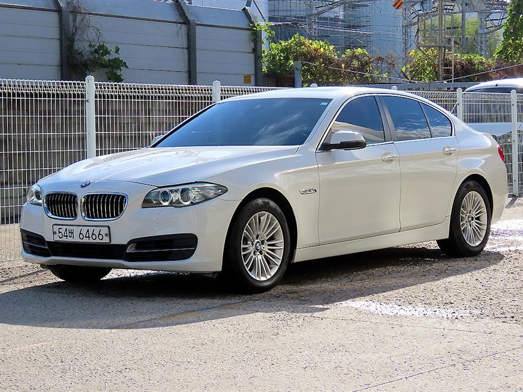 BMW 5시리즈 520d xDrive 사진 2/20