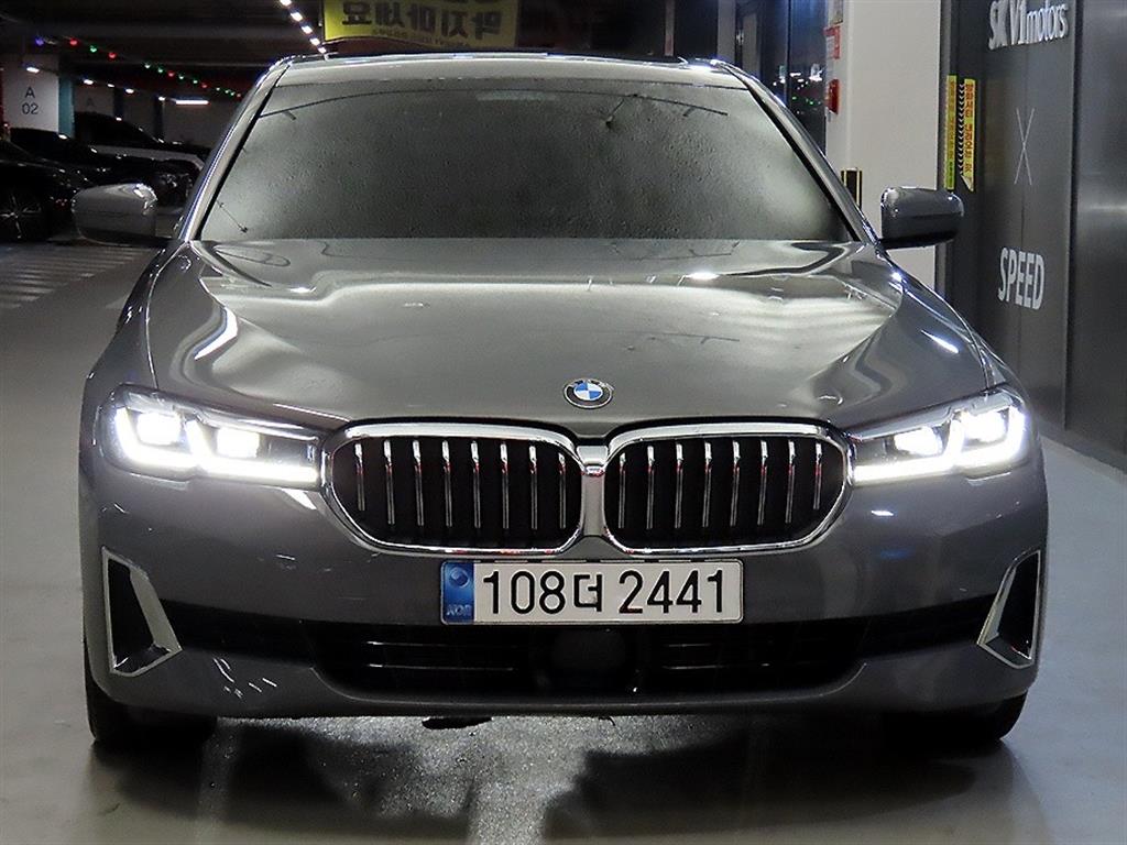 BMW 5시리즈 520i M 스포츠 사진