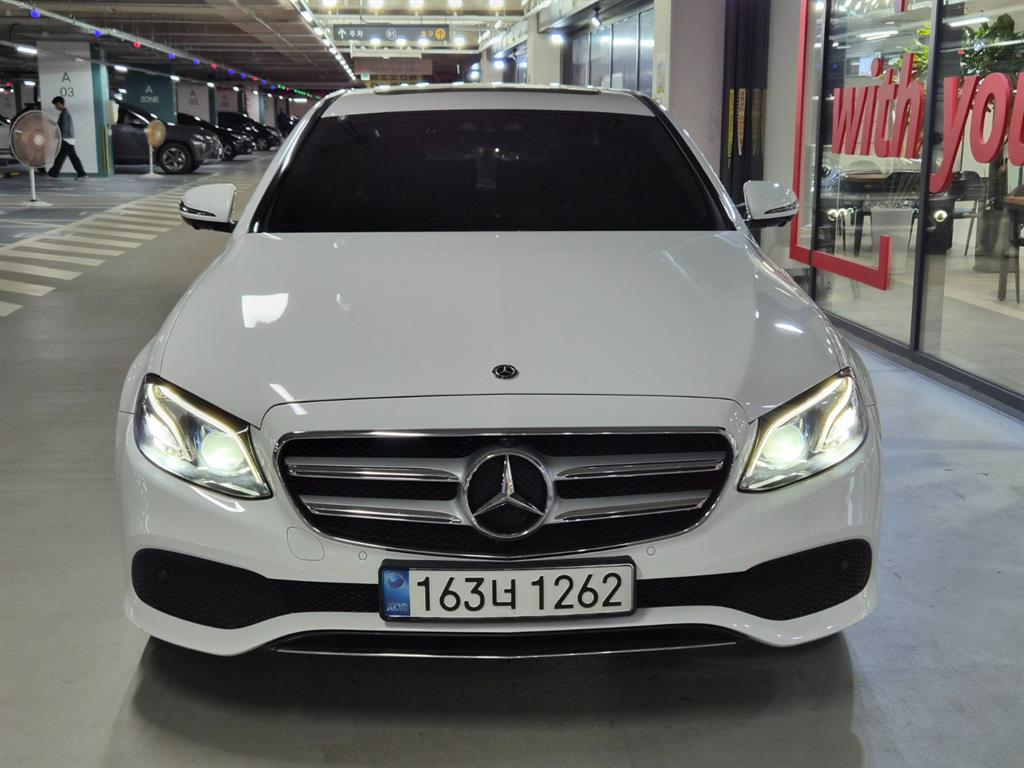 벤츠 E 클래스 E300 4MATIC 아방가르드 사진 2/20
