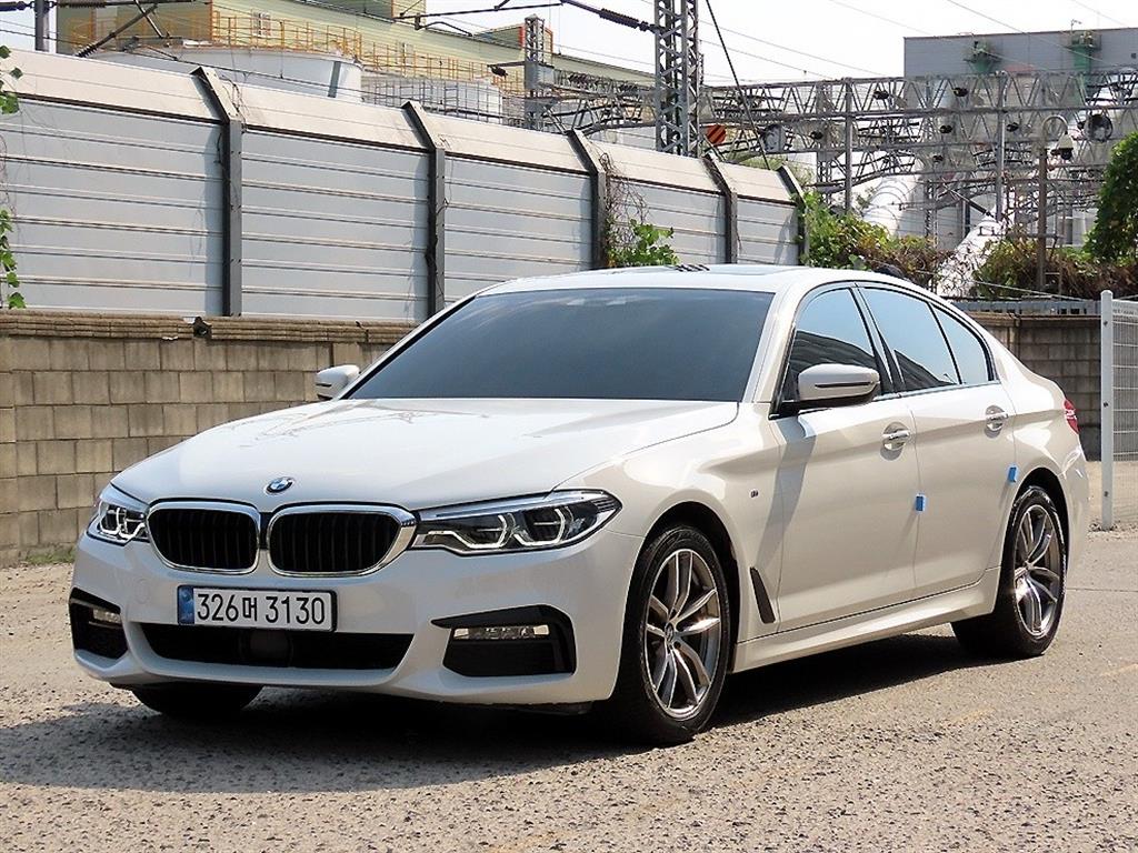 BMW 5시리즈 520d M 스포츠 사진 2/20