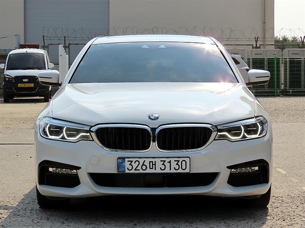 BMW 5시리즈 520d M 스포츠 사진