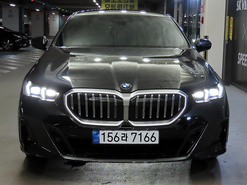 BMW 5시리즈 520i M 스포츠 사진