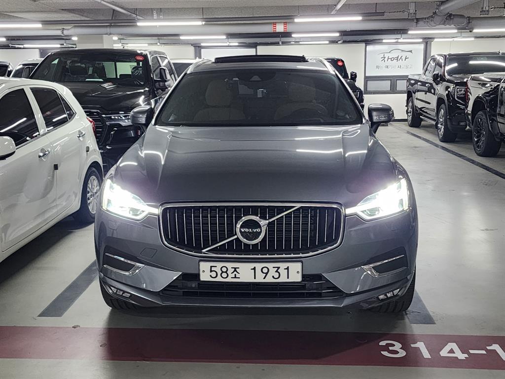 볼보 XC60 D5 AWD 인스크립션 사진 2/19