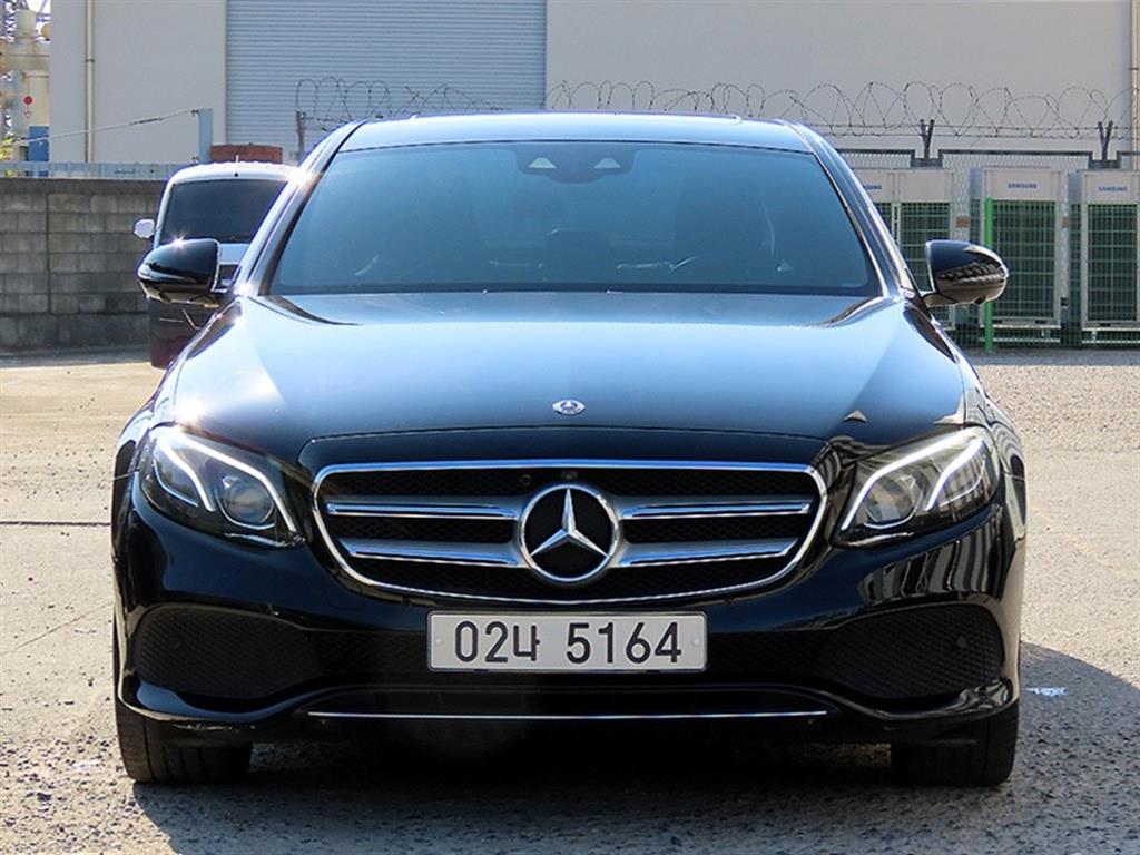 벤츠 E 클래스 E300 4MATIC 아방가르드 사진