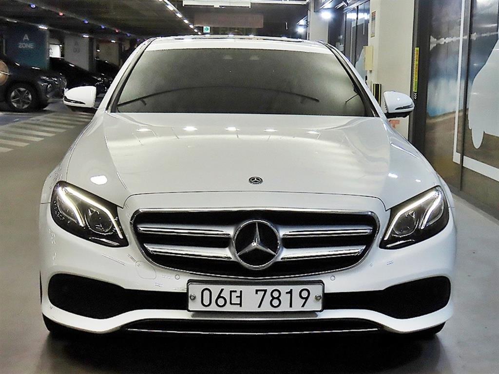 벤츠 E 클래스 E300 4MATIC 아방가르드 사진