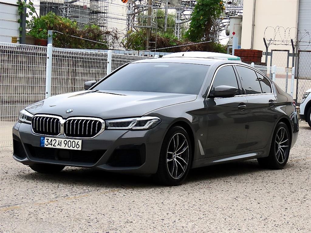 BMW 5시리즈 523d xDrive M 스포츠 사진 2/20