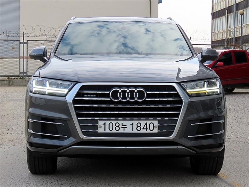 아우디 Q7 45 TFSI 콰트로 사진
