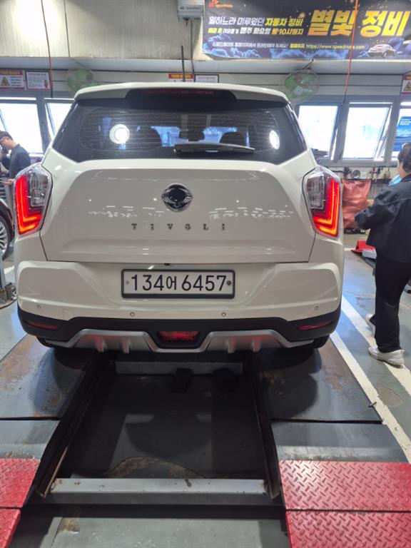 KGM 티볼리 2WD 가솔린 1.5 V5 사진 2/9