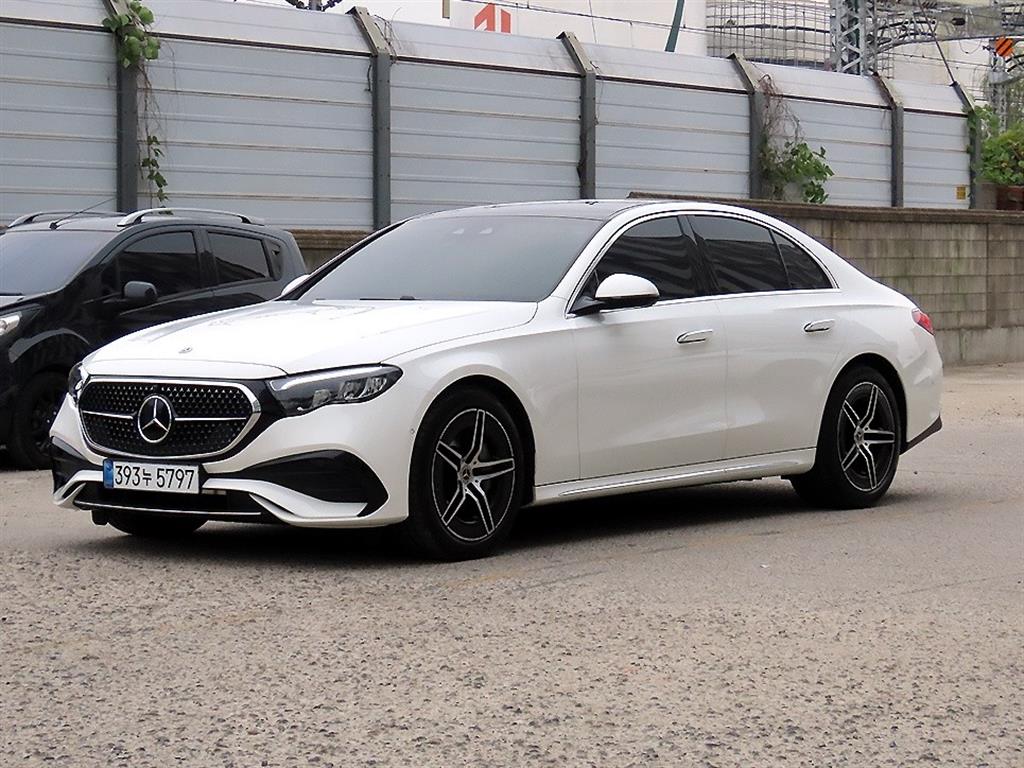 벤츠 E 클래스 E200 AMG 라인 사진 2/20