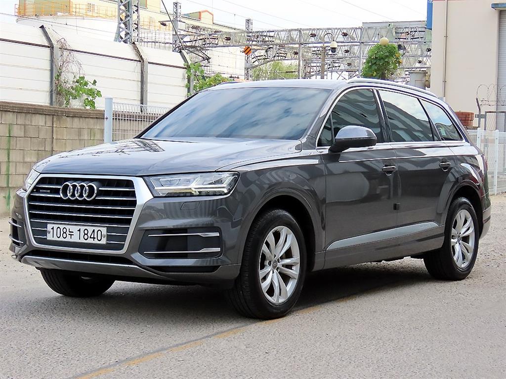 아우디 Q7 45 TFSI 콰트로 사진 2/20