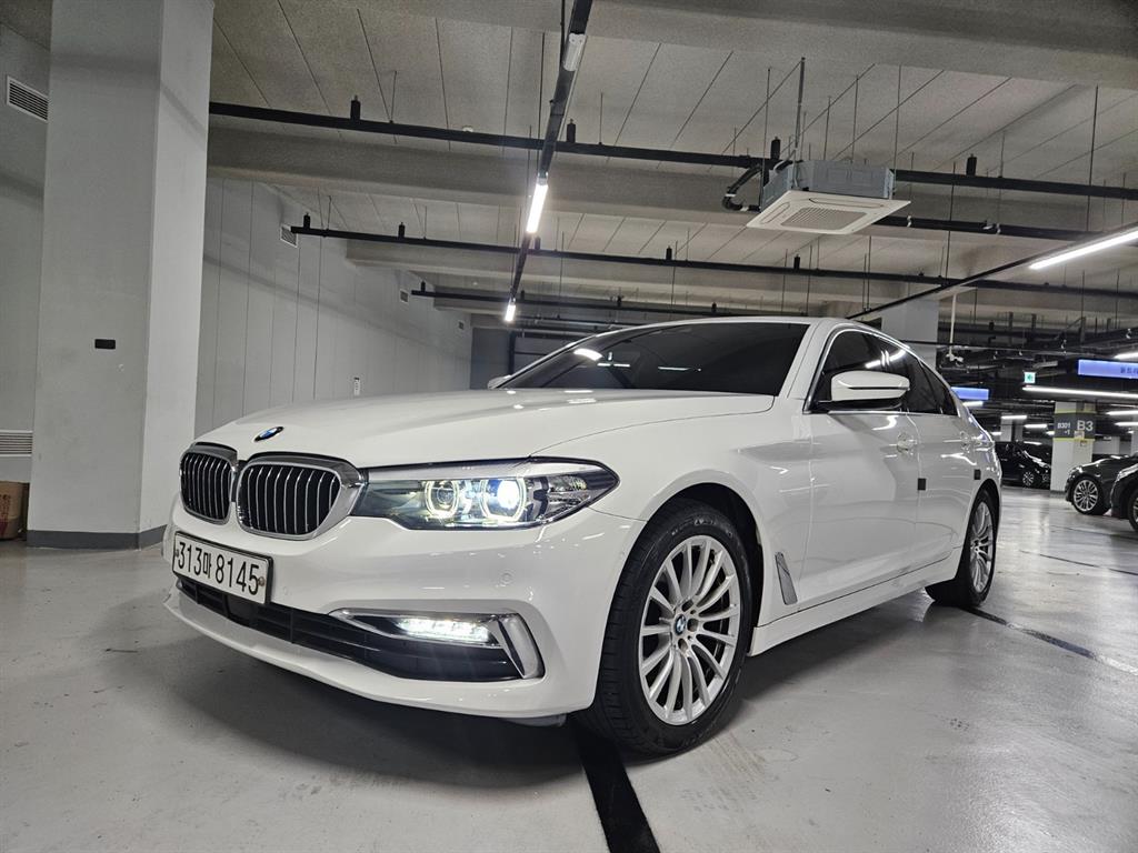 BMW 5시리즈 520i 럭셔리 사진