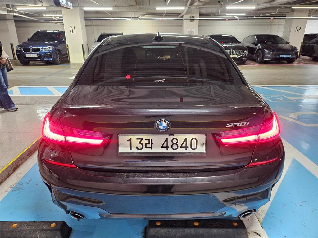 BMW 3시리즈 330i M 스포츠 사진 2/18