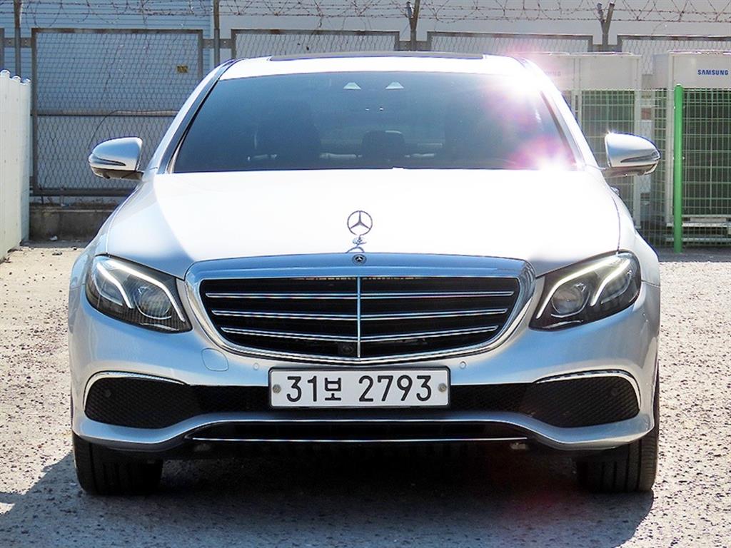 벤츠 E 클래스 E300 4MATIC 아방가르드 사진