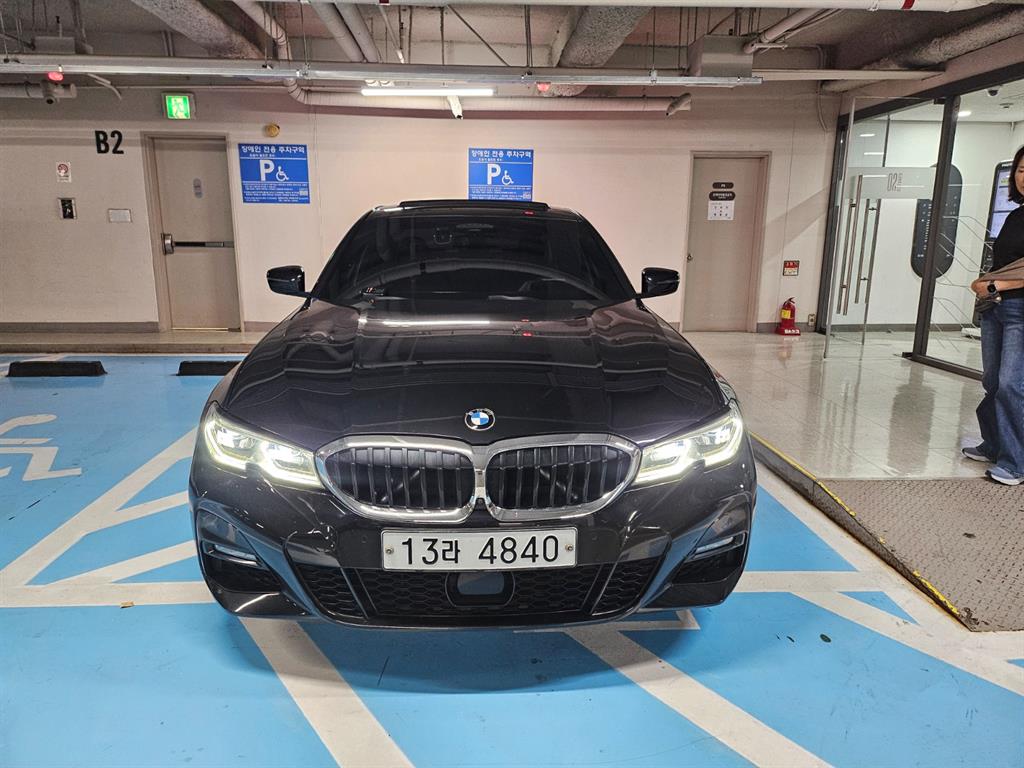 BMW 3시리즈 330i M 스포츠 사진
