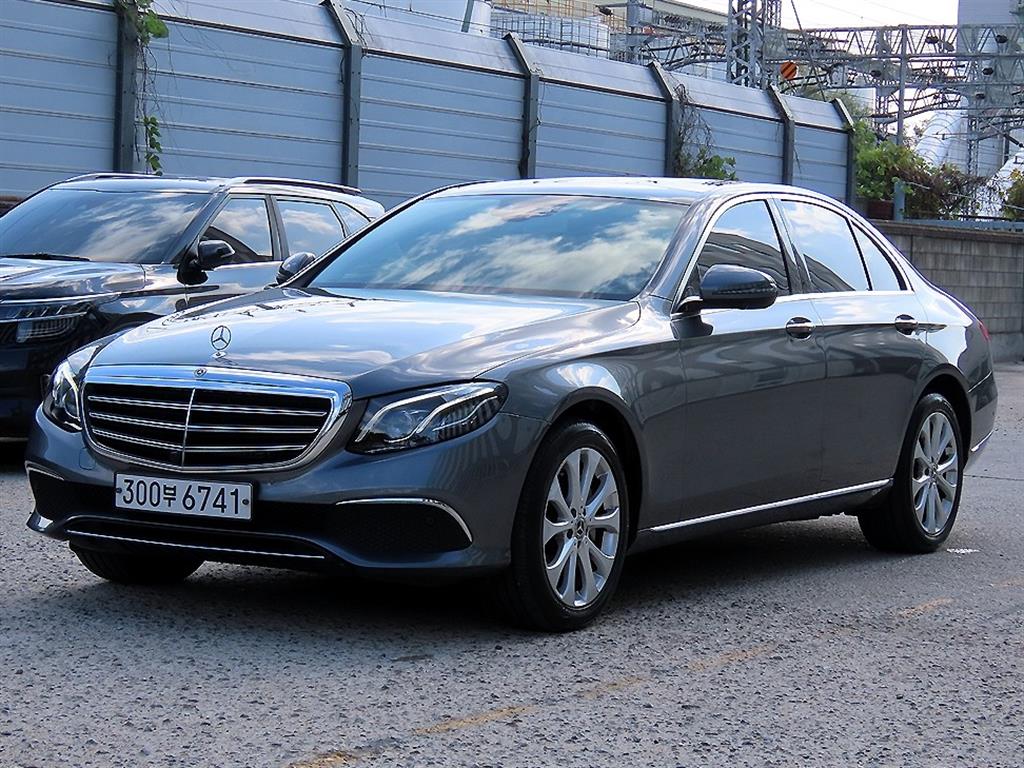 벤츠 E 클래스 E300 4MATIC 익스클루시브 사진 2/20