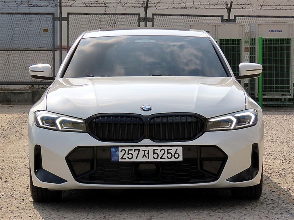 BMW 3시리즈 320i M 스포츠 사진