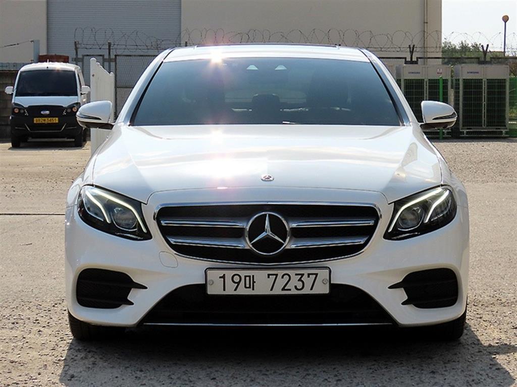 벤츠 E 클래스 E300 AMG LINE 사진