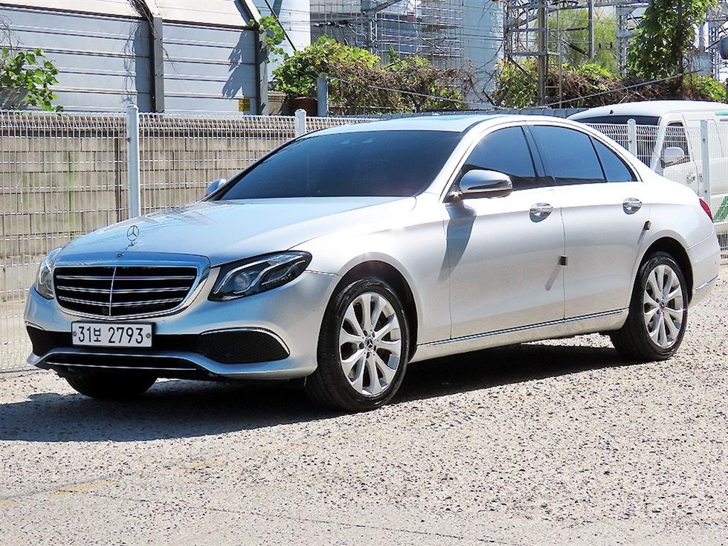 벤츠 E 클래스 E300 4MATIC 아방가르드 사진 2/20