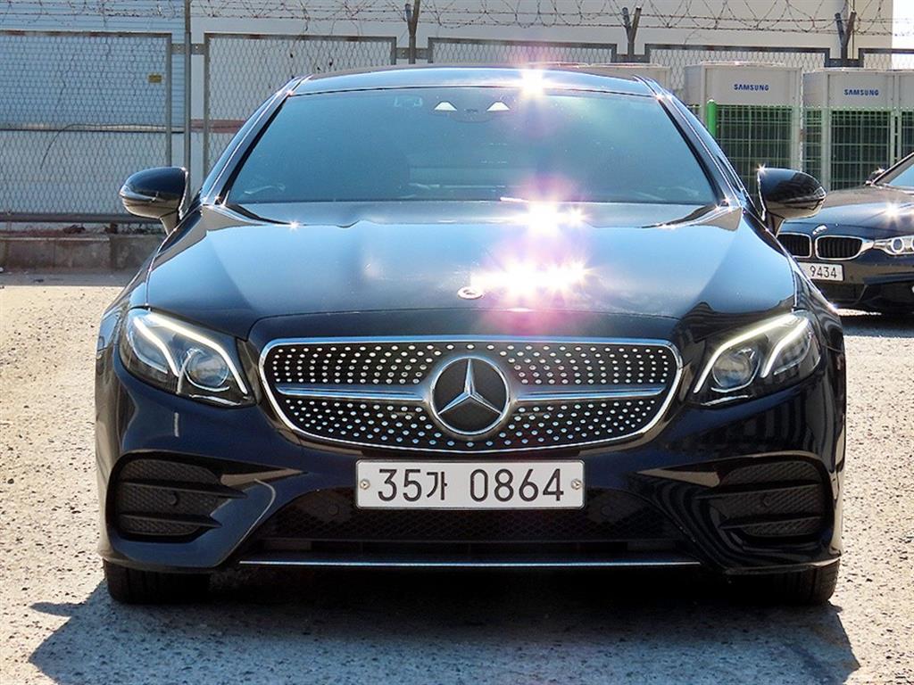 벤츠 E 클래스 E220d 쿠페 사진