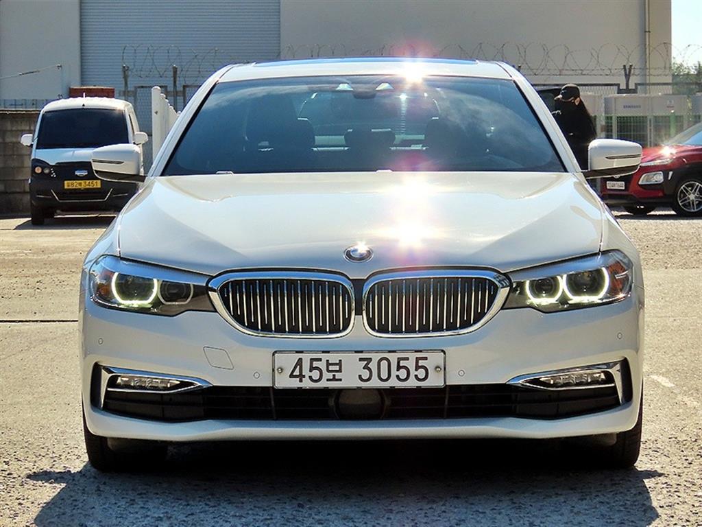 BMW 5시리즈 520i 럭셔리 사진