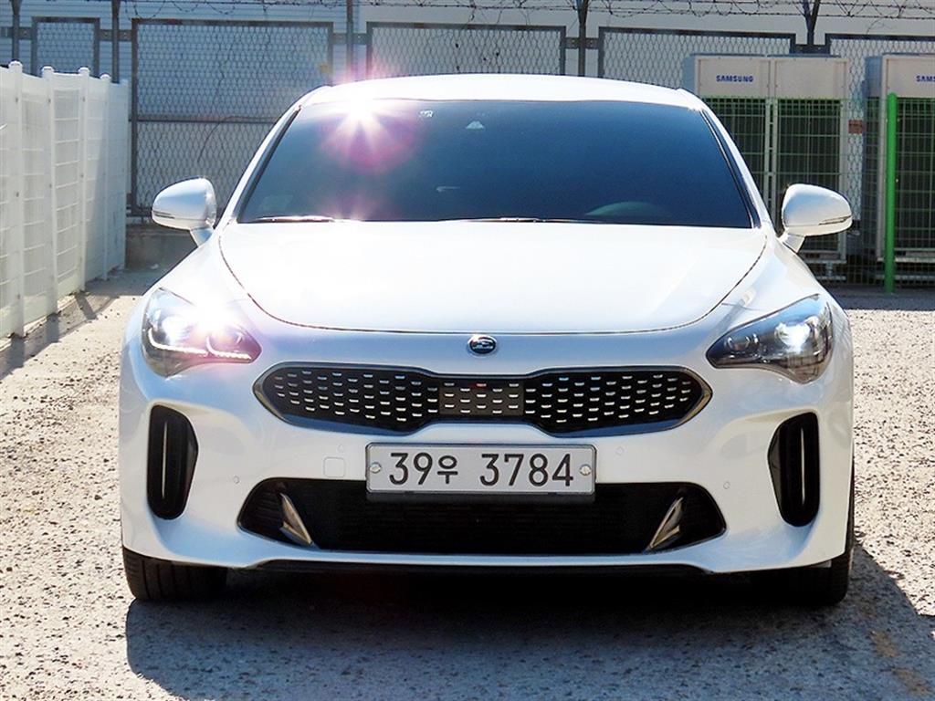 기아 스팅어 가솔린 2.0 터보 2WD 플래티넘 사진