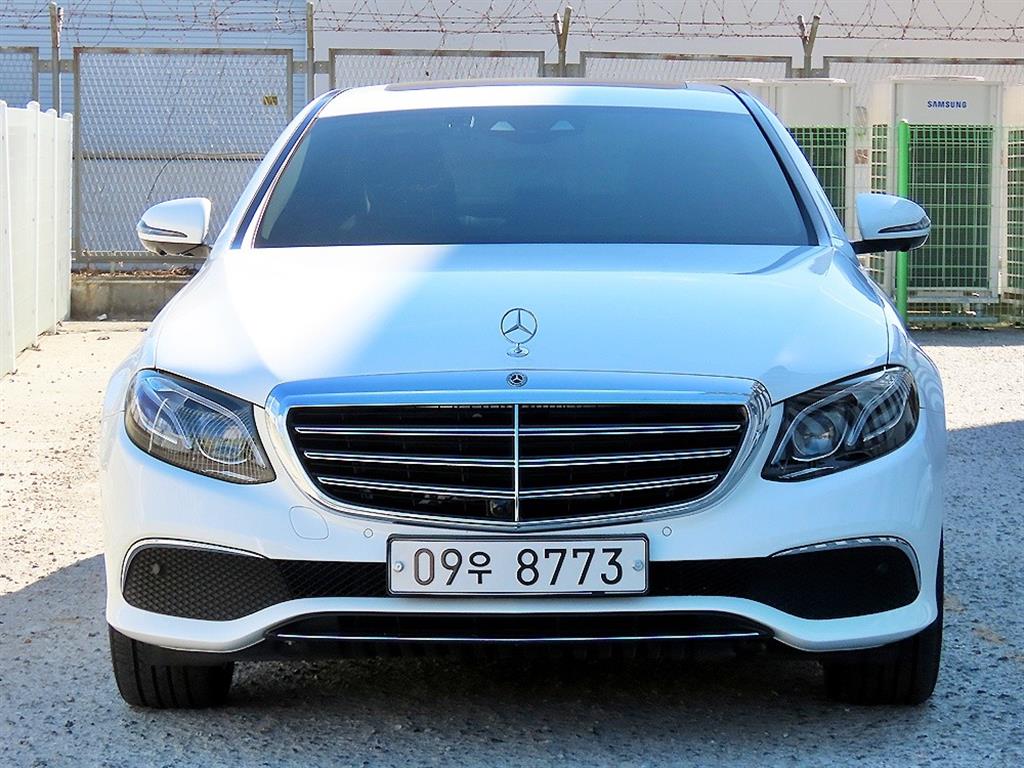 벤츠 E 클래스 E300 4MATIC 익스클루시브 사진