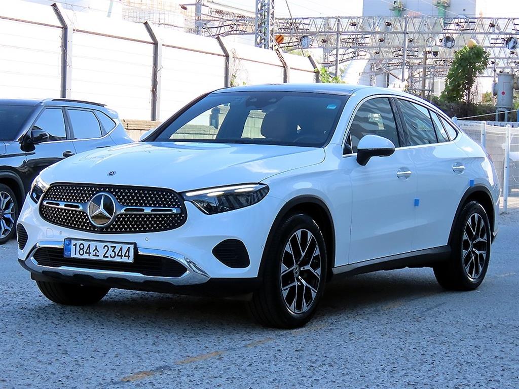 벤츠 GLC 클래스 GLC300 4MATIC 쿠페 아방가르드 사진 2/20