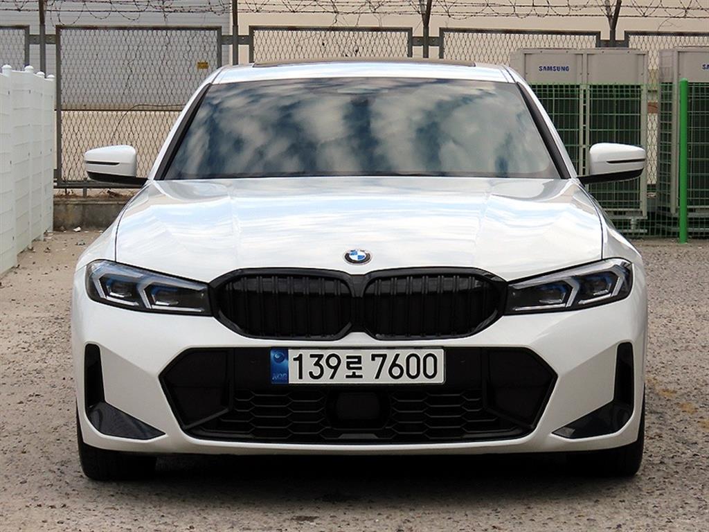 BMW 3시리즈 320i M 스포츠 사진