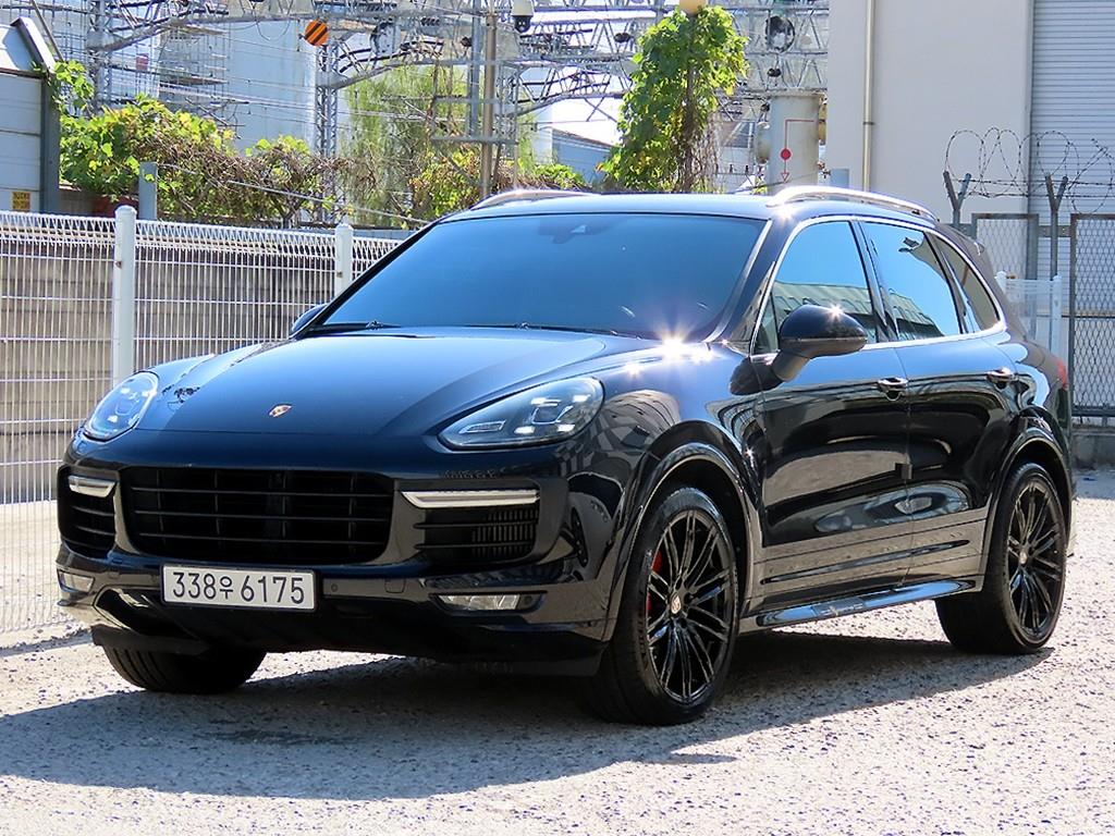 포르쉐 카이엔 3.6 GTS 사진