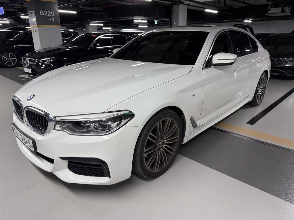 BMW 5시리즈 530i M 스포츠 플러스 사진 2/16