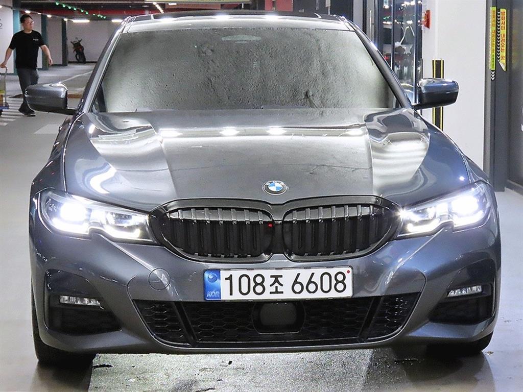 BMW 3시리즈 320i M 스포츠 사진