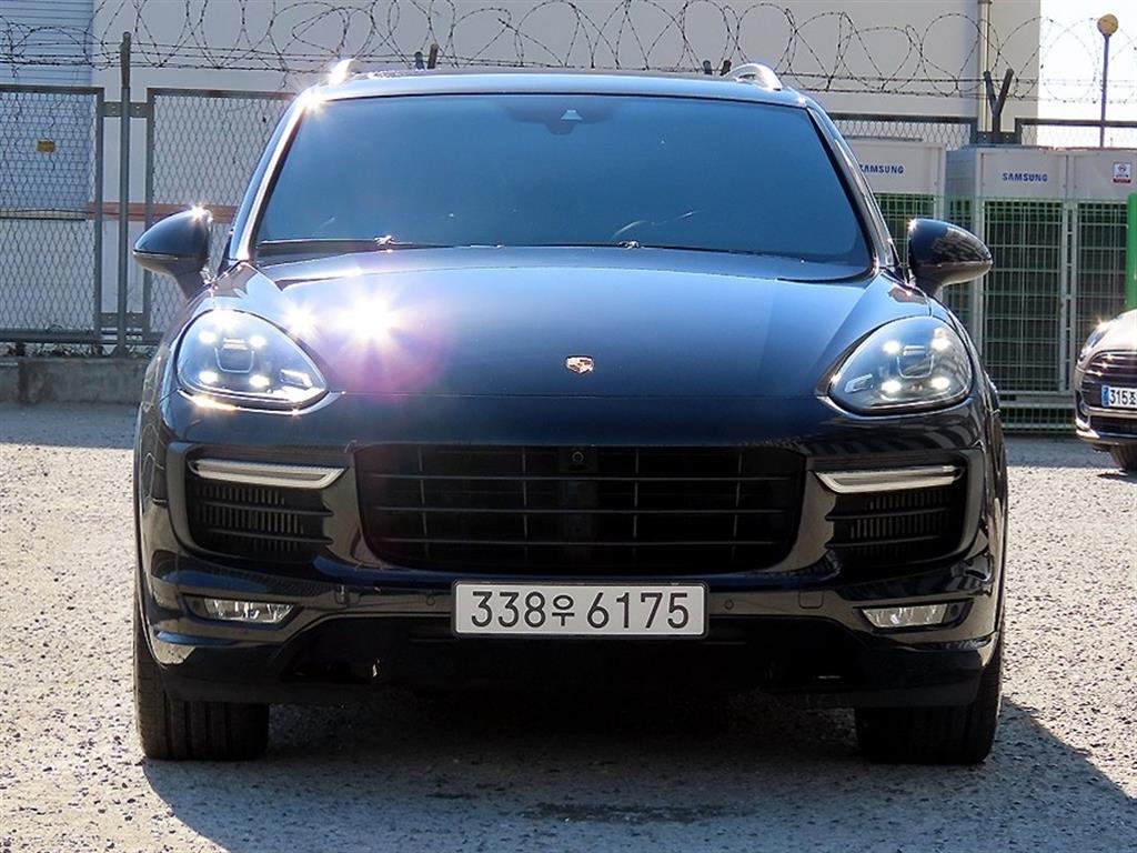 포르쉐 카이엔 3.6 GTS 사진