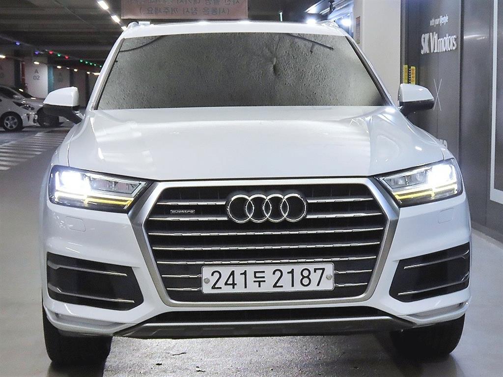 아우디 Q7 45 TFSI 콰트로 사진
