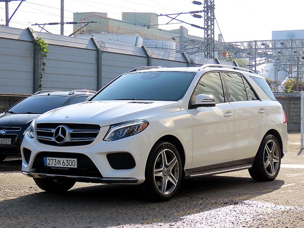 벤츠 GLE 클래스 GLE 350 d 4MATIC 프리미엄 사진 2/20